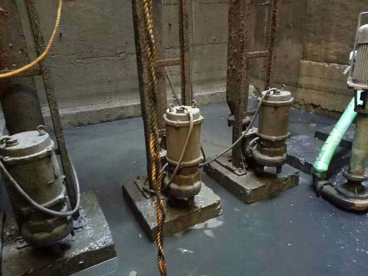 岳阳楼污水池清理