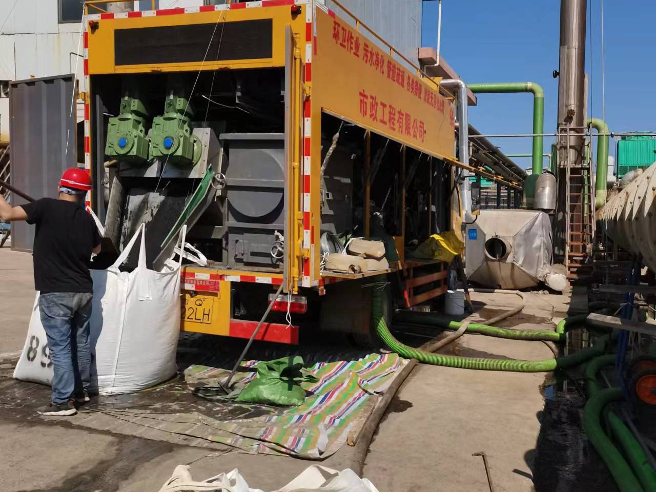 岳阳楼淤泥压干处理